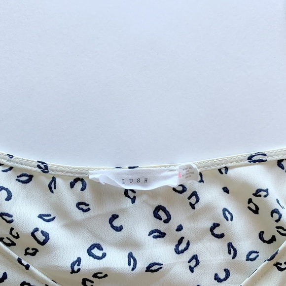 Lush Cream abs Black Animal Print V-Neck Tank Top - Picture 3 of 3